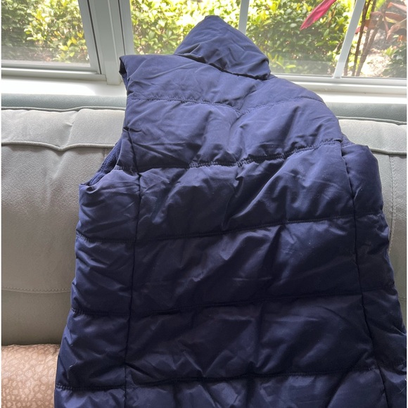 Navy puffy vest with pockets from old navy size small - Picture 2 of 3